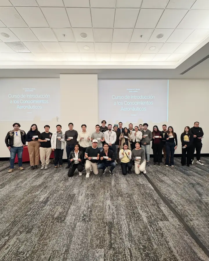 Charla presencial de ProFlight en Ciudad de México, con la sala llena de asistentes